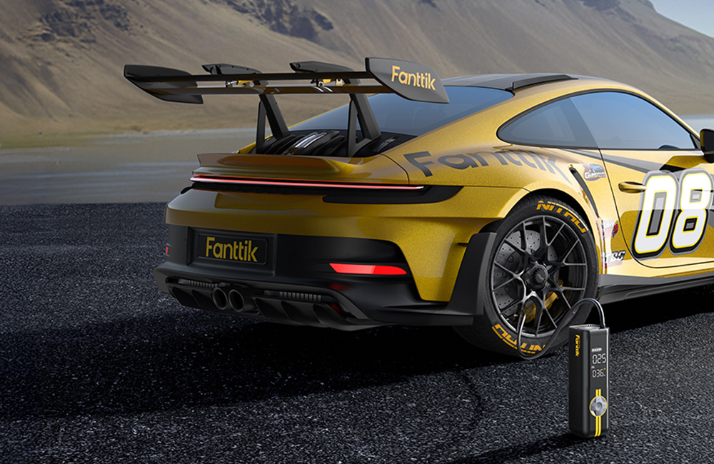 Żółto-czarny sportowy samochód na tle gór, Fanttik X8 Pro pompuje jego oponę