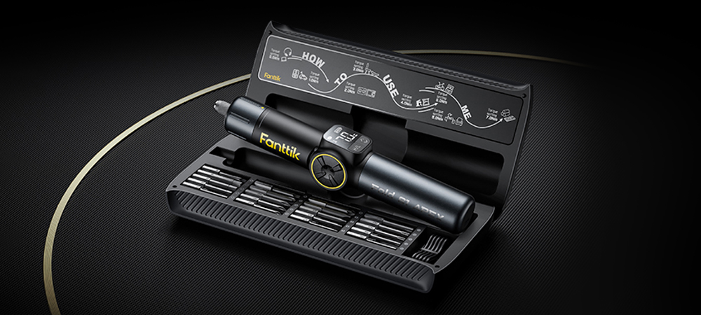 Fanttik Fold S1 APEX w etui na ciemnym tle