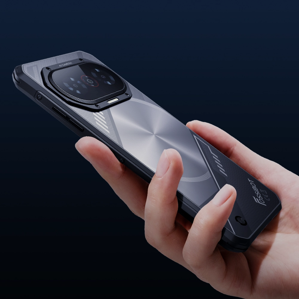Dłoń trzymająca smartfon Fossibot F114.