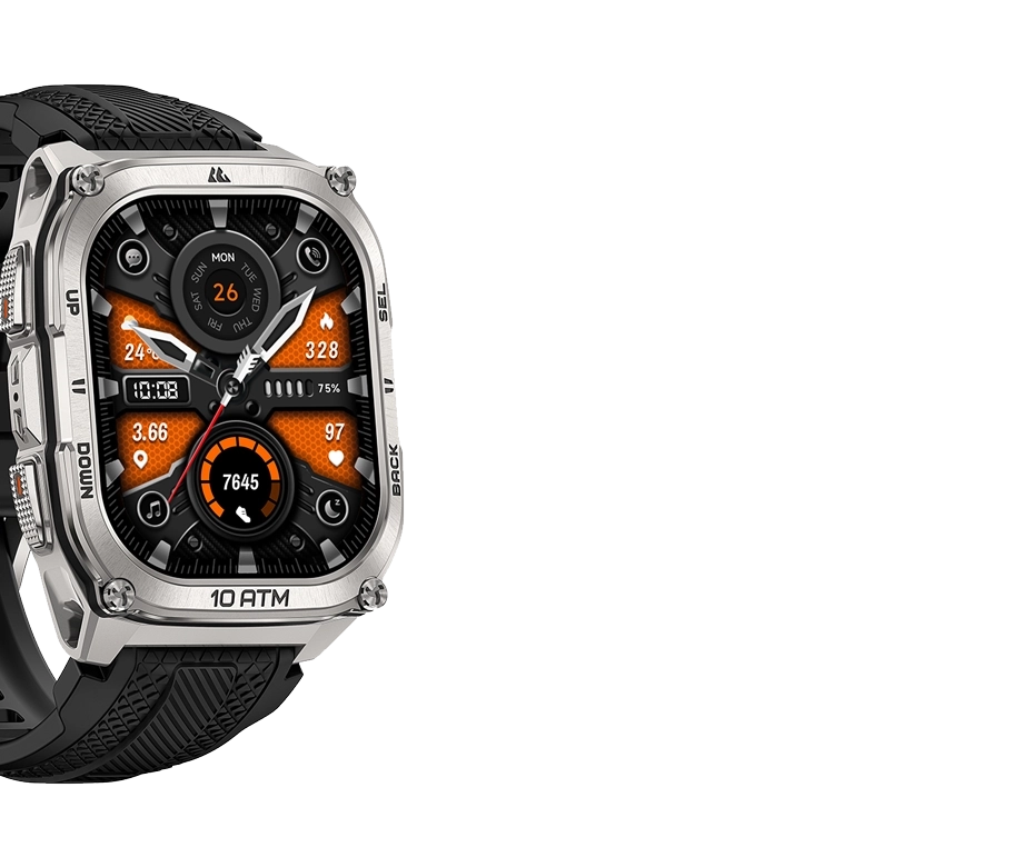 Srebrny Kospet Tank M4 z silikonowym paskiem i uruchomionym ekranem.