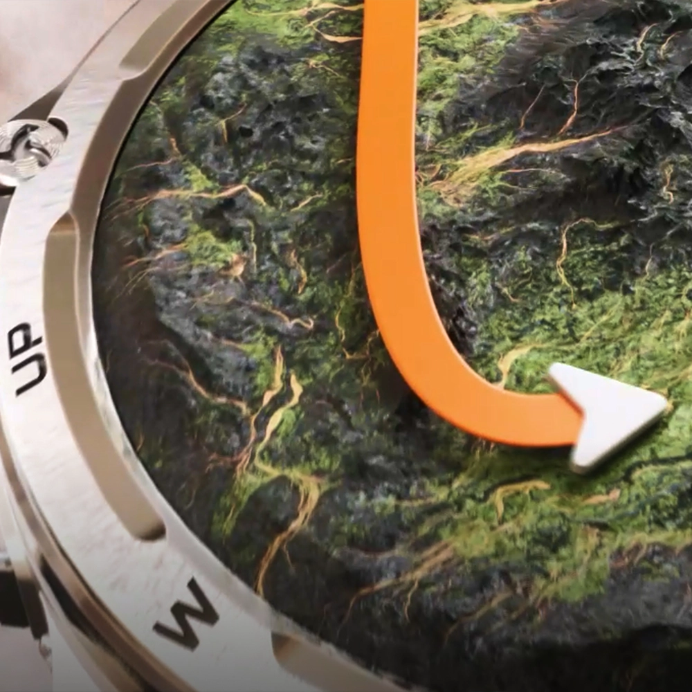 Mocne zbliżenie bliżenie na ekran Kospet Tank T4 z grafiką przedstawiającą widok satelitarny na góry i strzałkę symbolizującą nawigację.