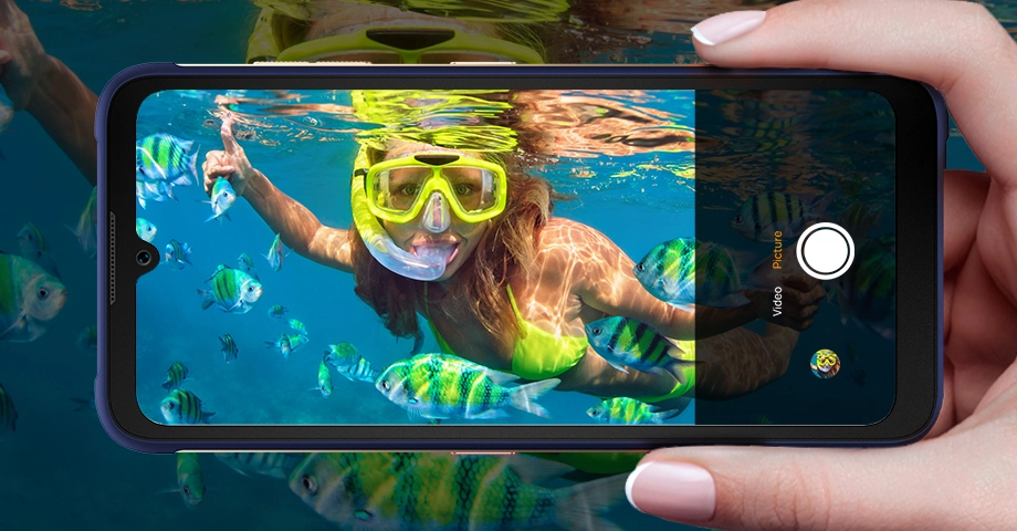 Robienie zdjęcia smartfonem F112 Pro 5G pod wodą