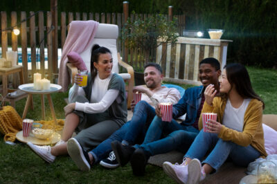 Kino letnie w ogrodzie